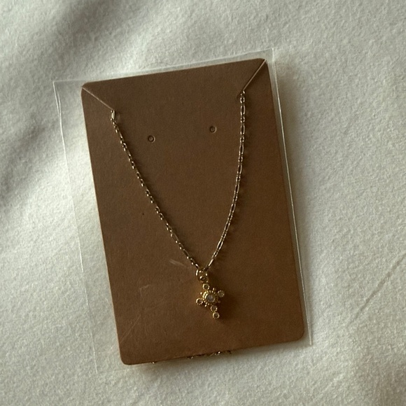 Elegant Gold Cross Pendant Necklace - Picture 7 of 7